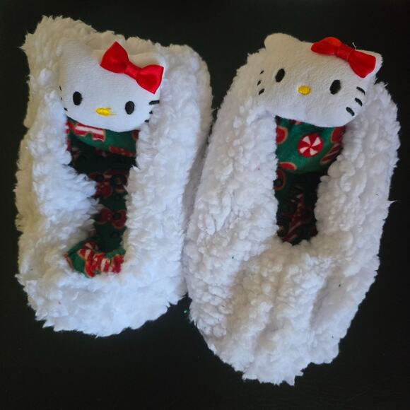 Hello Kitty Womens Holiday Fuzzy Babba Slipper Socks Green Candy Print Size 7-9. - Picture 12 of 13